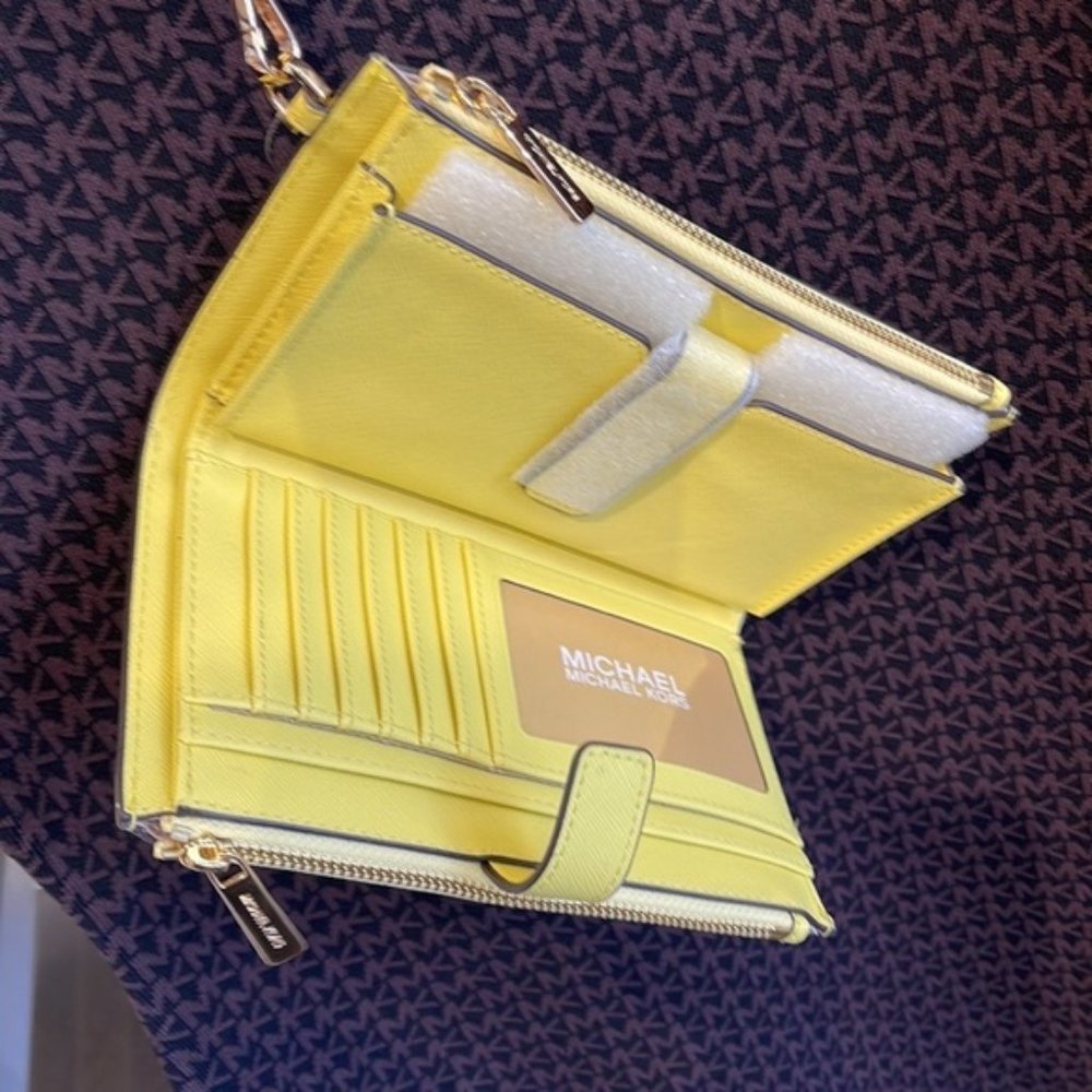 Michael Kors Jet Set Travel Large Double Zip Leather Wristlet Sunshine Yellow - Picture 4 of 16